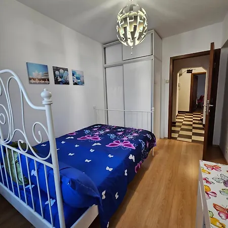 Apartment Cosy Close To Center With Parking Lot *