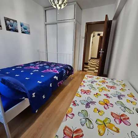 Apartment Cosy Close To Center With Parking Lot *