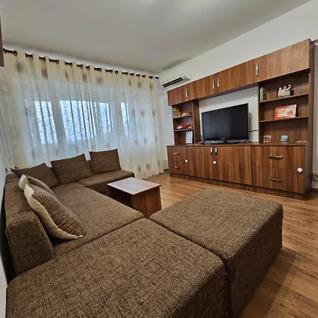 Cosy Close To Center With Parking Lot Bucharest