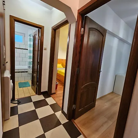 Apartment Cosy Close To Center With Parking Lot *