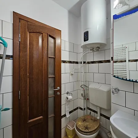 Cosy Close To Center With Parking Lot Apartment *