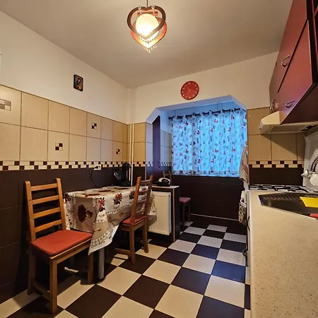 Cosy Close To Center With Parking Lot Bucharest