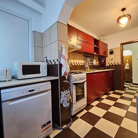 Apartment Cosy Close To Center With Parking Lot *