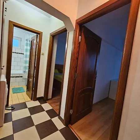 Cosy Close To Center With Parking Lot Apartment *