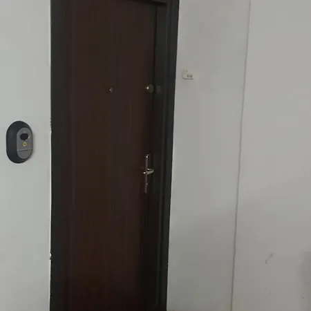 Cosy Close To Center With Parking Lot Apartment