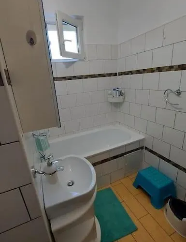 Authorised 2br Near Citycenter - 1 Parking Lot Apartman